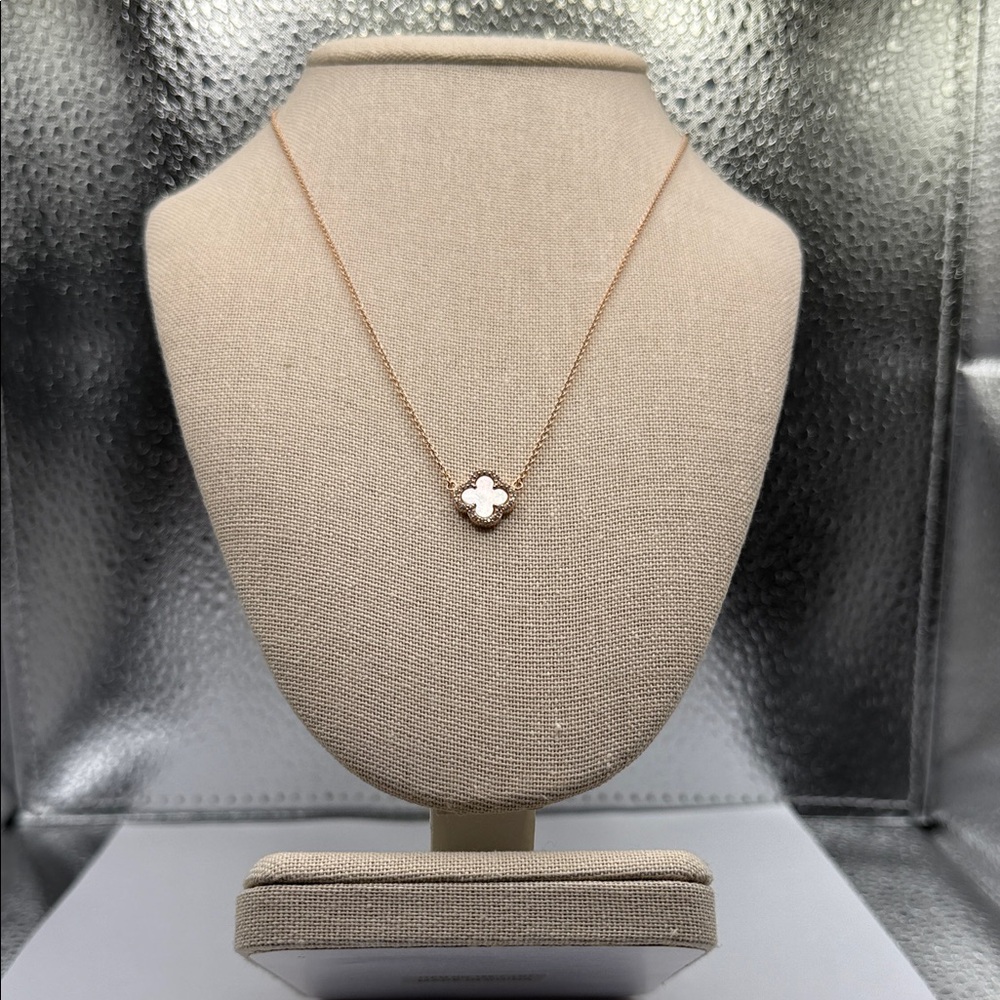 Elegant Gold Clover Pendant Necklace